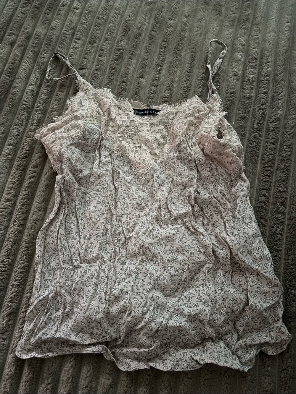 Abercrombie & Fitch Floral Lace-Trim Cami in Pale Pink